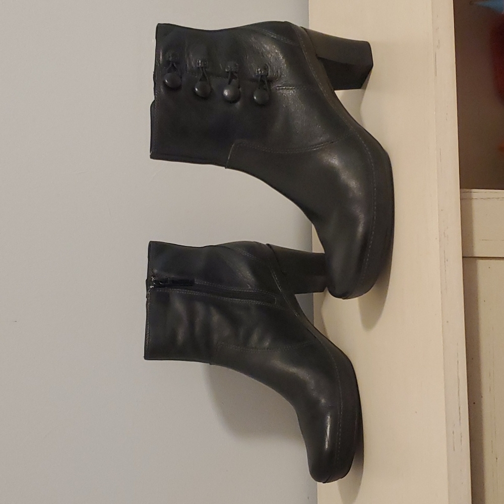 Clark's Artisan Women's Boots Size 8 M